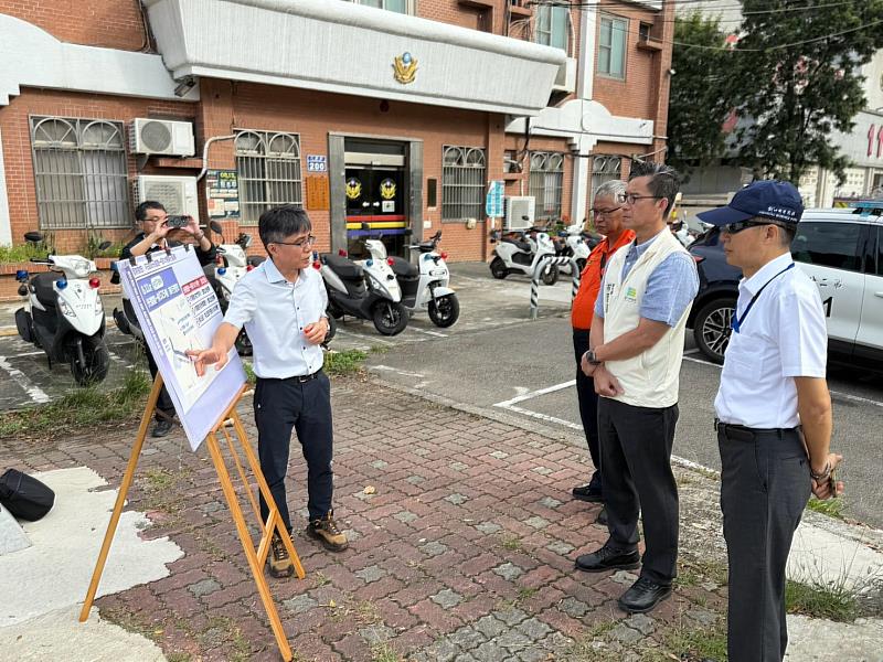 新竹市光復路一段525巷單行管制今起試辦,副市長林琨瀚視察首日試辦情形。