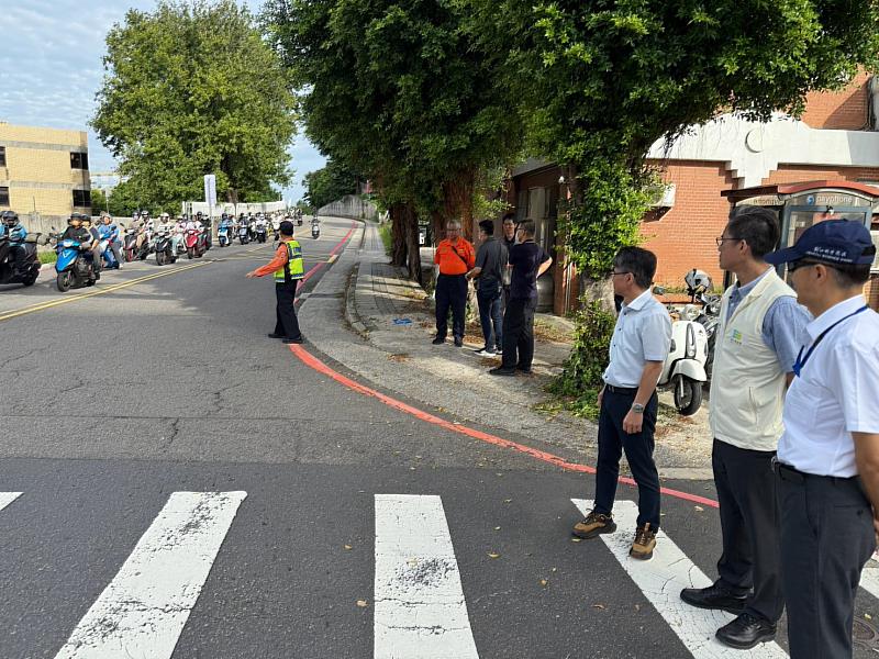 新竹市光復路一段525巷單行管制今起試辦,副市長林琨瀚視察首日試辦情形。