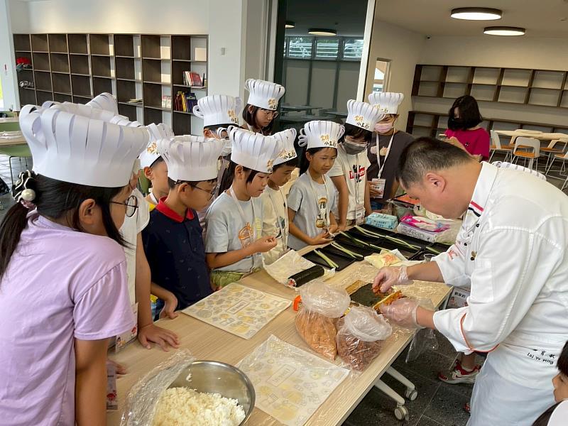 嘉義縣兒童及青少年家庭福利館陪伴兒少快樂成長