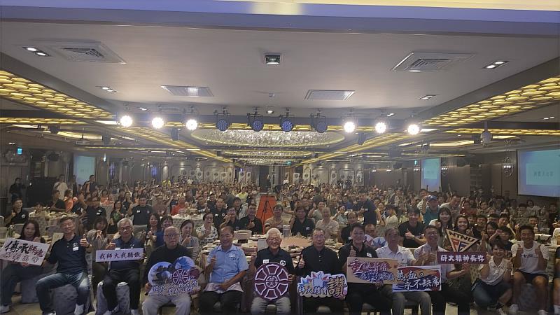 席開40桌,師大體育人共聚一堂,年度重點鏡頭就在校友盃賽後餐敘。