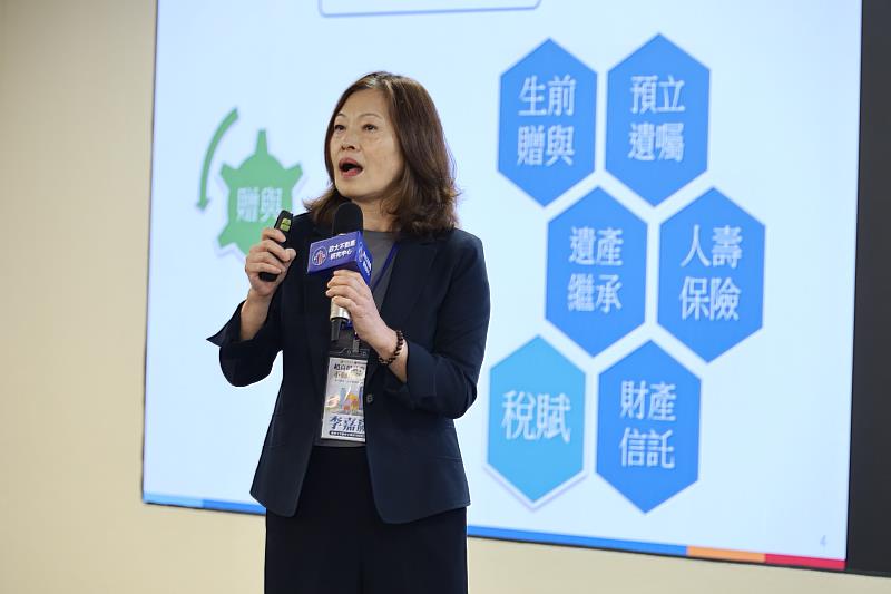 李嘉嬴院長建議及早規劃資產傳承,以降低家庭爭議與稅負。(政大不動產研究中心提供)