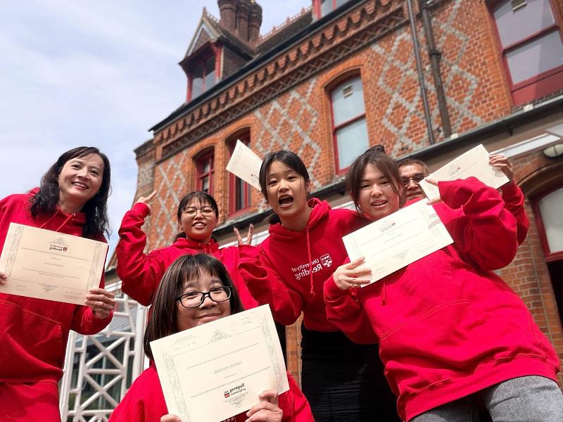 文化大學學生走訪英國最高法院，從實地參訪認識英國法治制度，深化課堂所學與國際視野。