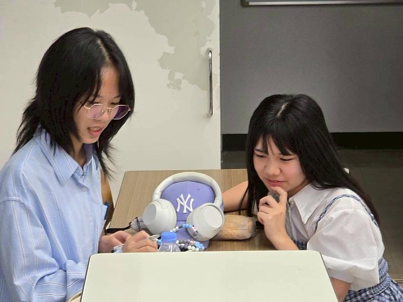 東海團隊打造出「包容所有程度」的數位教學工具,讓學生在遊戲挑戰與同儕互動中,減緩「獨自開口說華語」的壓力。