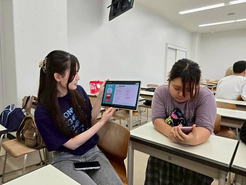 東海中文系師生團隊攜帶自主研發的手機互動式App,透過遊戲化教學模式,將台灣成熟的華語教學經驗導入日本課堂。