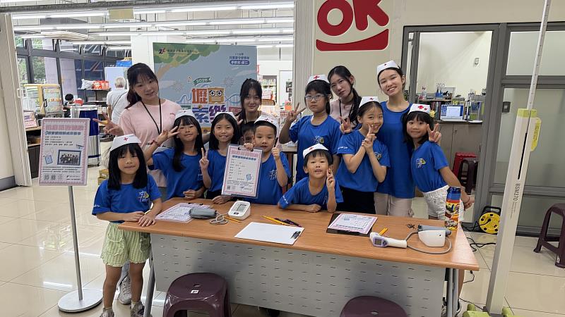小小護理師上線!中壢國民運動中心「壢寶護理營」實作服務展現學習成果