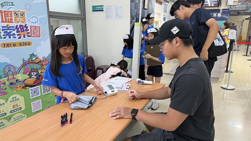 小小護理師上線!中壢國民運動中心「壢寶護理營」實作服務展現學習成果