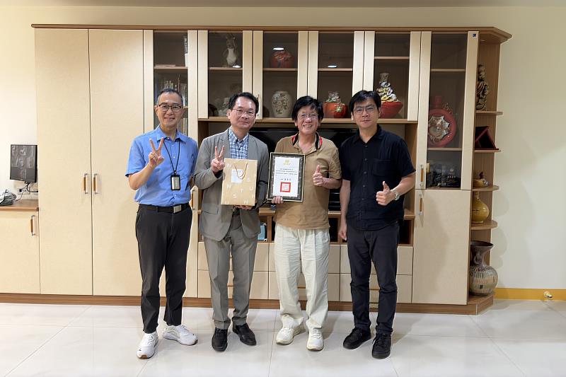 高科大校長吳忠信（左2）率領校內主管拜訪城偉實業董事長張建華（右2），雙方就產學合作、人才培育及企業永續等議題交換意見。