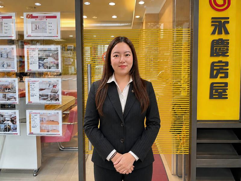 透過制度培訓、團隊陪伴與自身努力，朱怡錚加入永慶房屋第3年就、在27歲就達成年收入破百萬的成績。