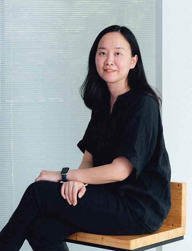 北商大創科系陳韻如老師以獨到的前瞻美學視角，將科技與自然意象完美融合，於國際設計舞台大放異彩。