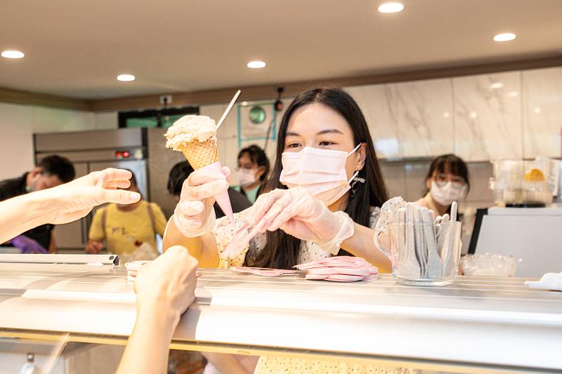 串聯青農與地方農產 朵喜義式冰淇淋太保總店開幕