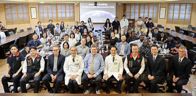 8月11日下午參與「Hualien REAP Forum 2026」國際論壇、來自生命科學、健康創新及創業生態系等領域的國際代表參訪花蓮慈濟醫院。
