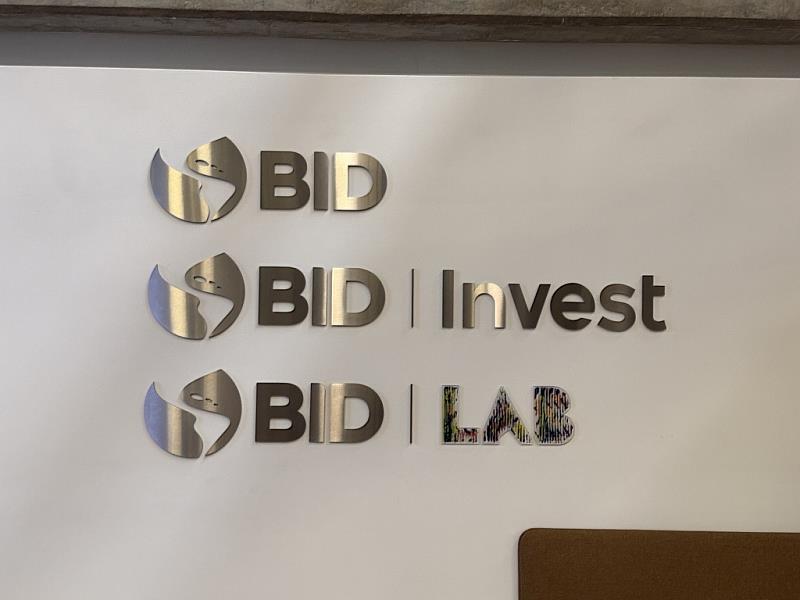 美洲開發銀行集團BID、BID Invest、BID Lab 3品牌標誌。