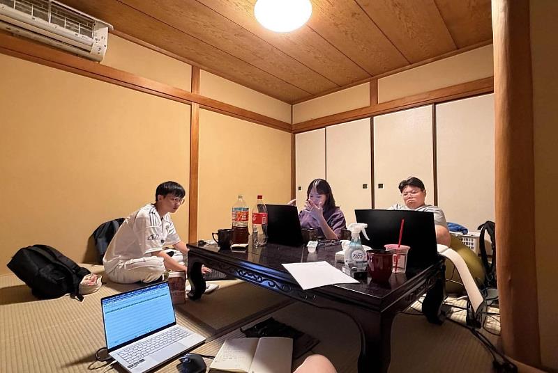 南華大學建築系學生於京都展開海外實習,在京町家內居住,辦公的同時也體驗生活。
