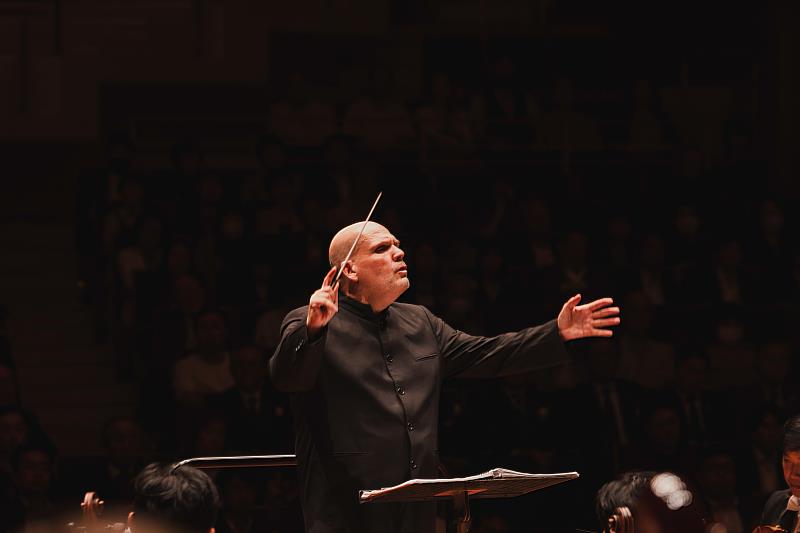 駐團藝術家梵志登(Jaap van Zweden)將領軍長榮交響樂團於大阪與京都演出,為2026亞洲巡演畫下精彩句點。