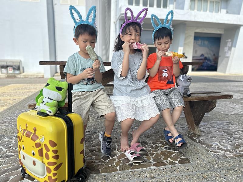 換上動物系穿搭來追風!8月15日、16日穿戴動物元素遊七股鹽山,就有機會免費兌換人氣藍藻鹹冰棒。