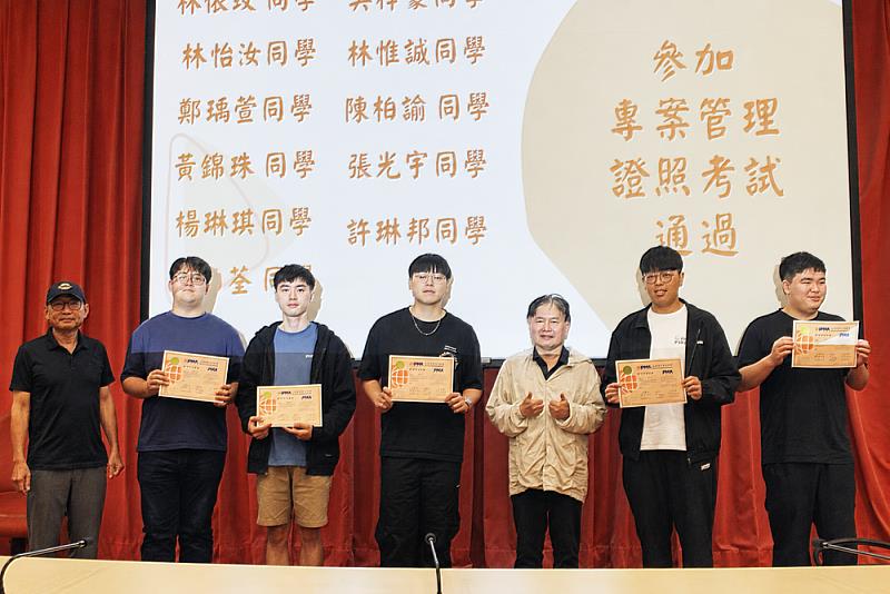 文化大學行政管理學系積極推動專案管理證照培訓,迄今已有23位學生取得相關專業證照。