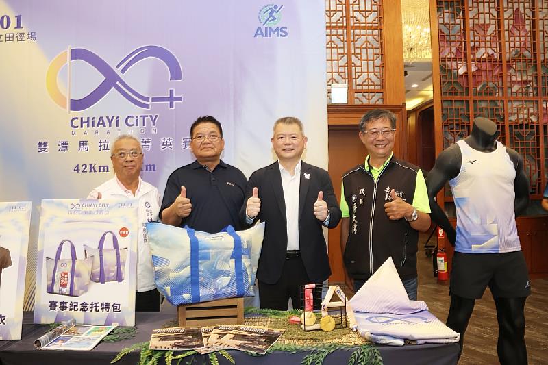 林瑞彥副市長欣賞賽事物資。