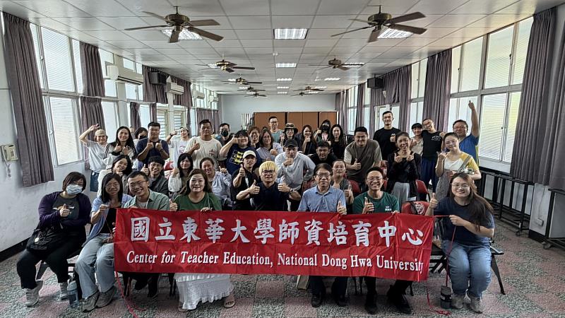參訪三民國小大合照。