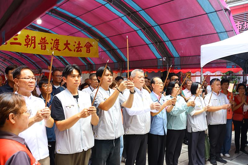 林瑞彥副市長率市府團隊一同祈求城隍護民，國泰民安。