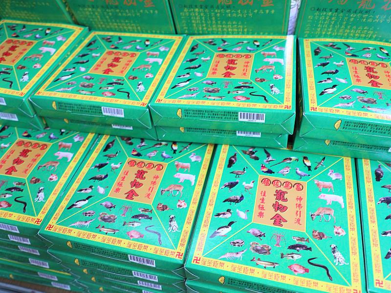 農曆7月感恩祈福 嘉義「獸魂碑」祭祀傳承一甲子 以飼料罐頭敬謝動物生命