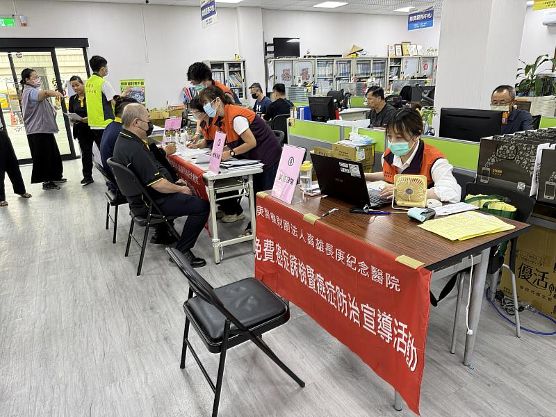 醫療團隊進駐車隊就近看診,大幅增加駕駛檢查意願。