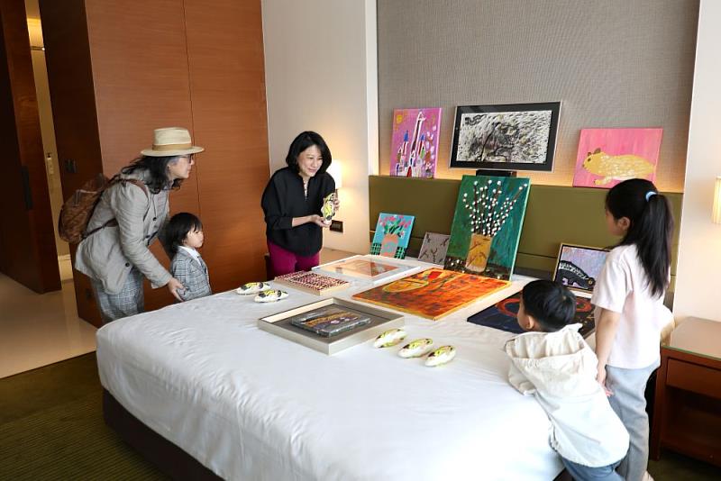 「第1屆Arteen Taipei兒少藝術博覽會」是由長期耕耘藝術教育的墨兒藝術創辦人,同時也是現代書法藝術家的王貞懿所發起,以「藝術+青少年」「Art +Teen(ager)」為理念。