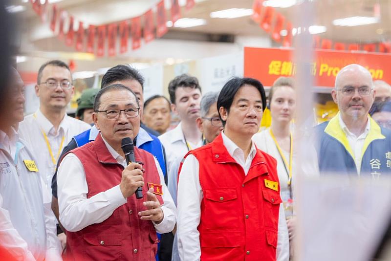 賴清德總統及侯友宜市長上午赴新北市大全聯土城店視察民生配售演練。