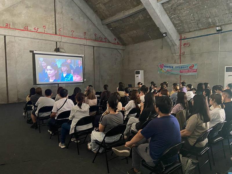 嘉義縣「心的映像館」走進山區,以電影開啟心理健康對話。