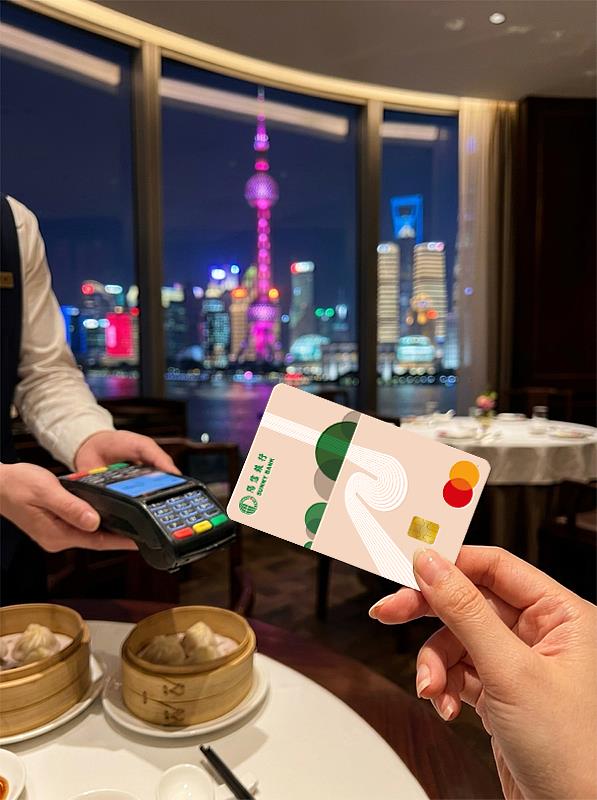 陽信銀行一卡通聯名卡滿足消費者食、衣、行及育各面向需求。