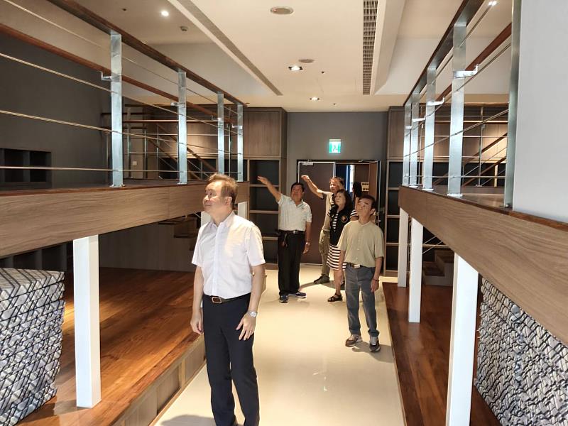 育達科技大學王育文董事長率校內團隊參觀第二香客大樓。