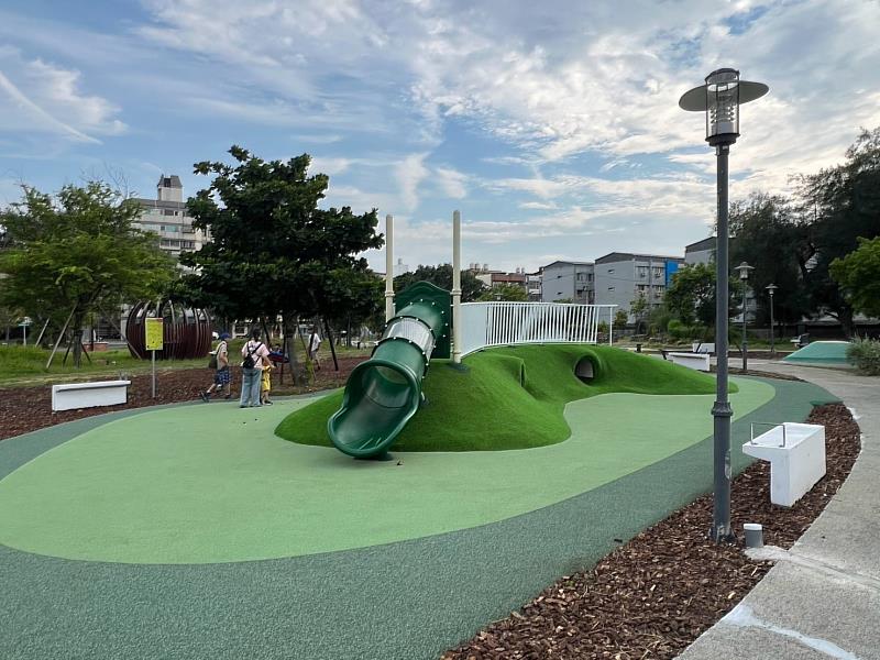 新竹市米粉寮公園遊戲場改善完成。
