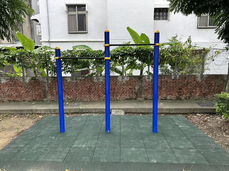 鐵道路公園新增體健設施。
