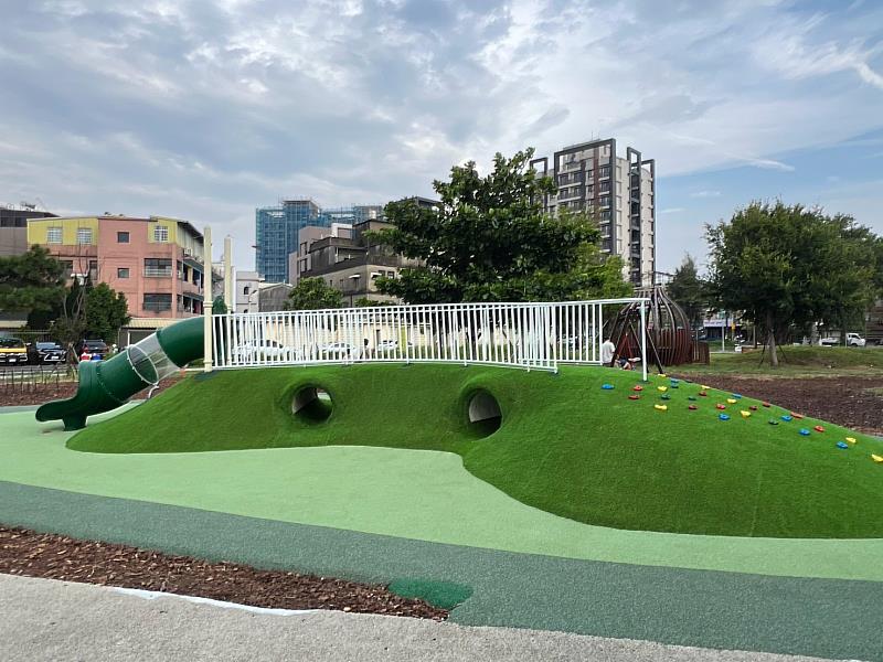 新竹市米粉寮公園遊戲場改善完成。
