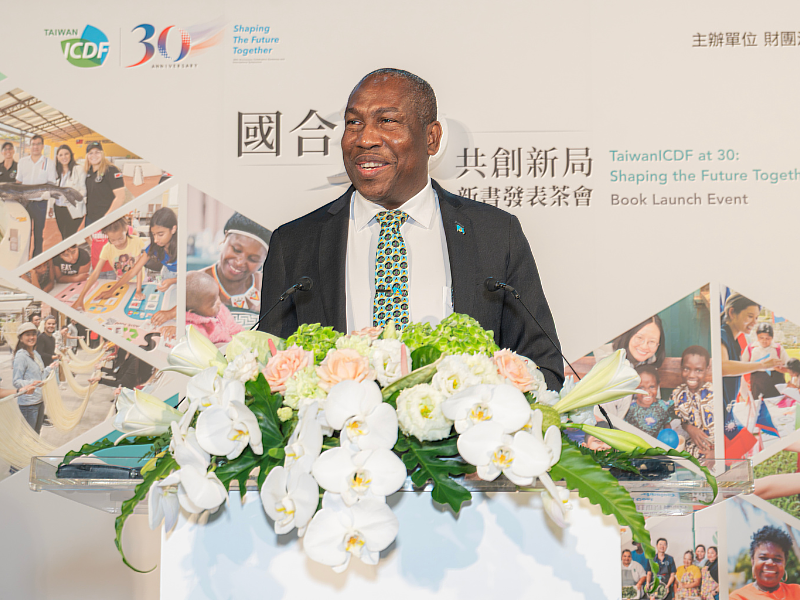 聖露西亞駐臺大使路易斯(H.E. Amb. Robert Kennedy Lewis)亦代表外交使節團致詞。