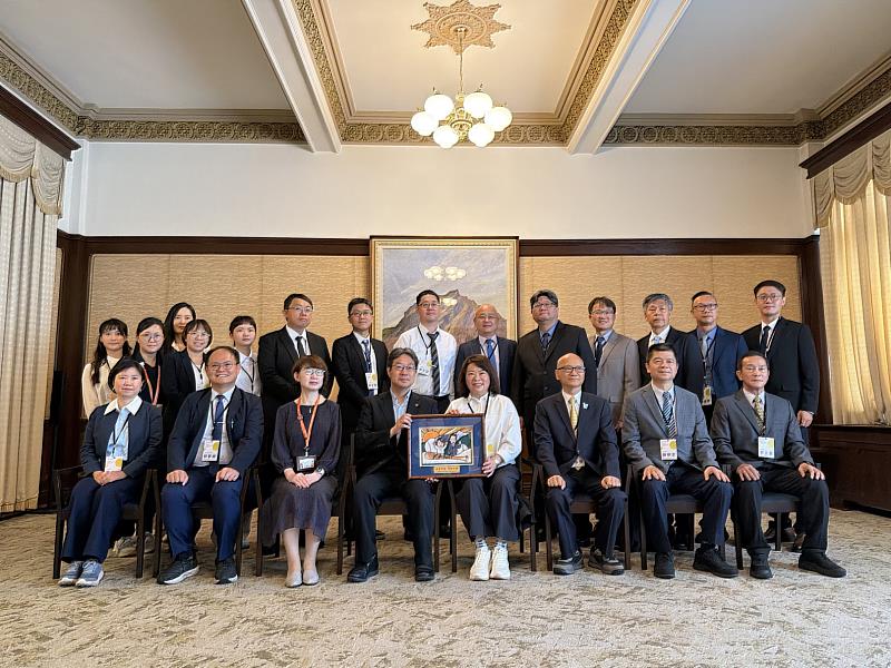 市府團隊與愛媛縣府團隊合影。
