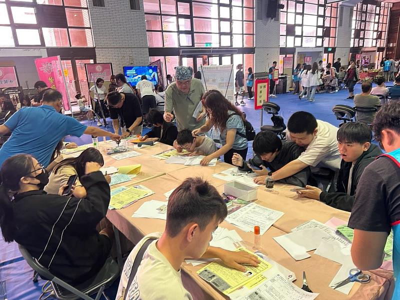 育達科技大學全體教職員熱情歡迎同學加入育達大家庭。