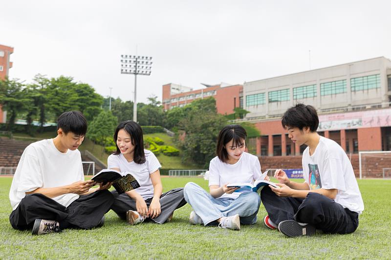 銘傳115學年分發入學滿招，雙向跨域培育獲考生青睞。