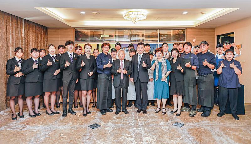 崑山科大冠名啟用「宋光夫幸福料理廚藝教室」,並舉辦午宴款待貴賓。