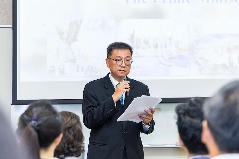 吳俊毅主任秘書代表海大歡迎傅萊德總理一行。