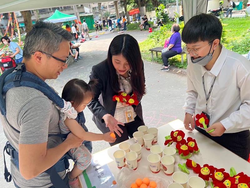 作為「在地好厝邊」的永慶房屋,服務專員正是與社區居民之間的重要橋梁。