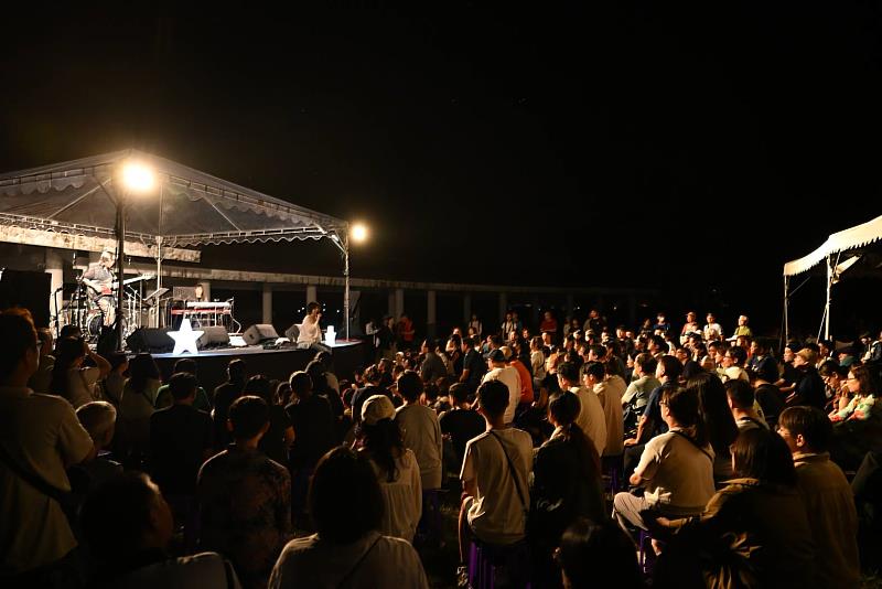台東最美星空點亮關山 逾3千人齊聚親水公園 音樂伴縱谷晚風共度星光夜