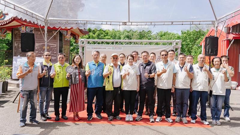 海山社區綠療多功能廣場開工合照。