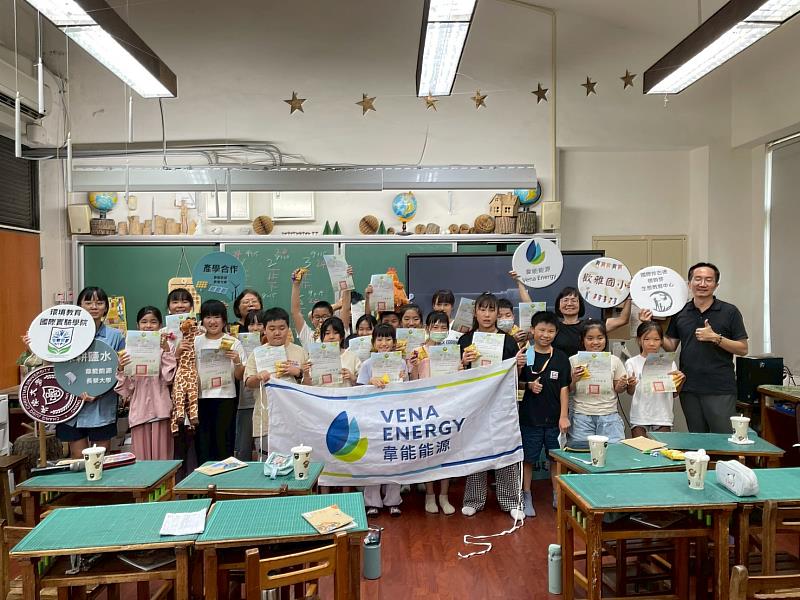 歡雅國小公民小記者活動圓滿落幕,開心合影。