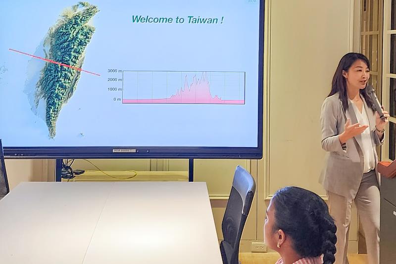 臺灣獨特的「垂直氣候（Vertical climate）」與地形景觀造就多樣的美食文化。