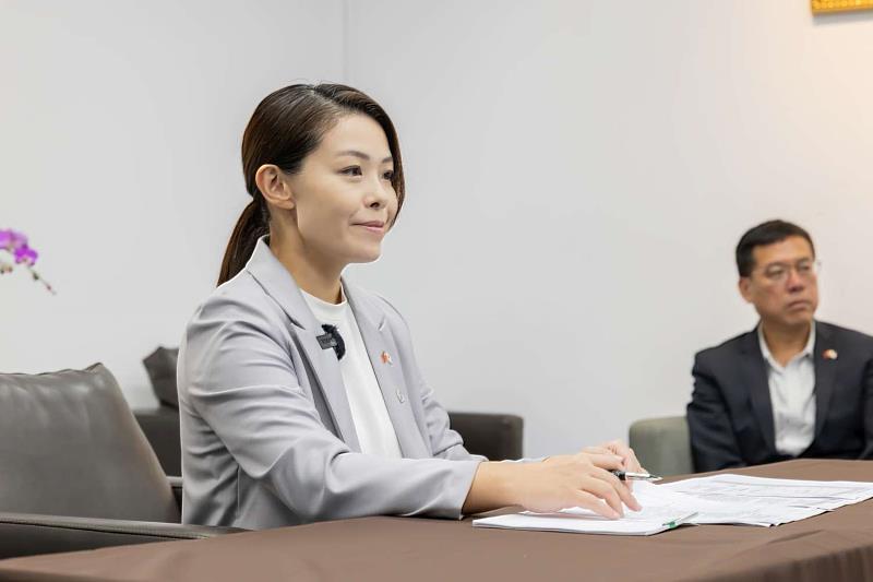 新竹市長高虹安今(17)日下午透過視訊與日本宮崎縣宮崎市清山知憲市長會晤。