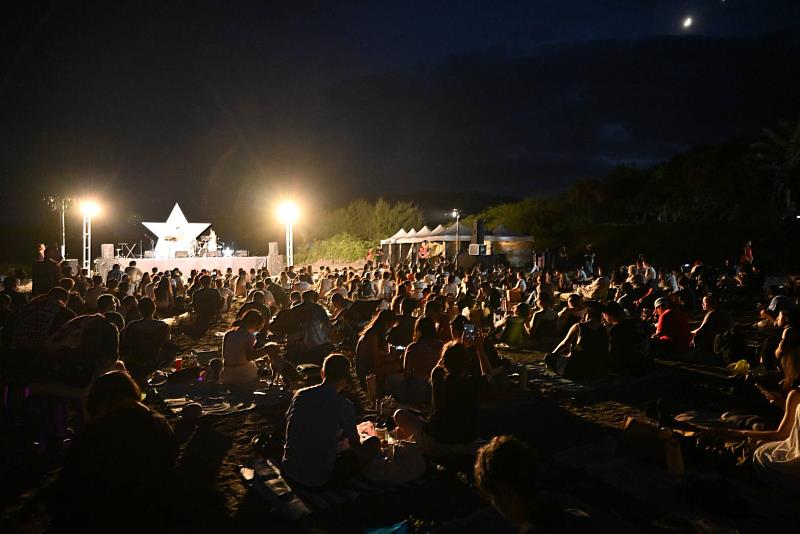 台東最美星空點亮南迴夏夜 音樂吹進大武海岸 民眾齊聚9420共度星光之夜