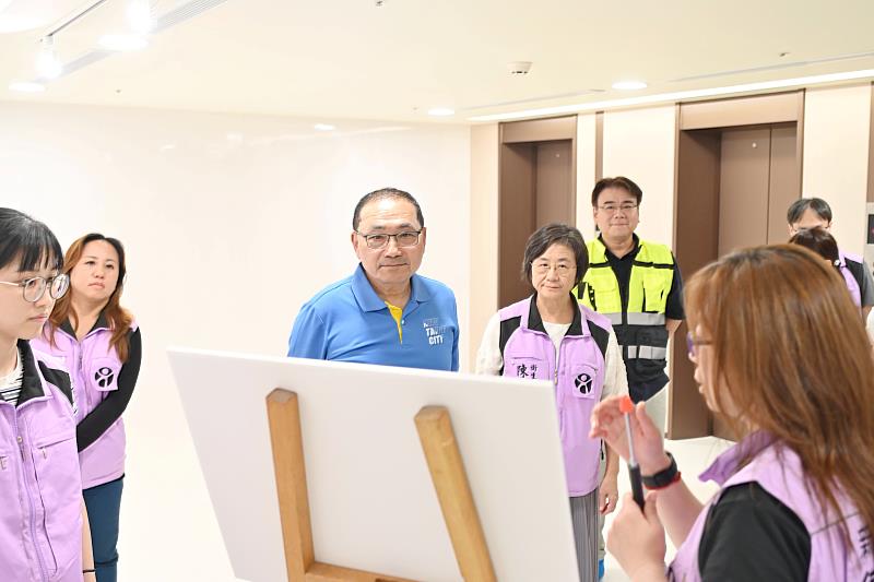 115年8月17日侯友宜市長視察重陽實驗室工程。