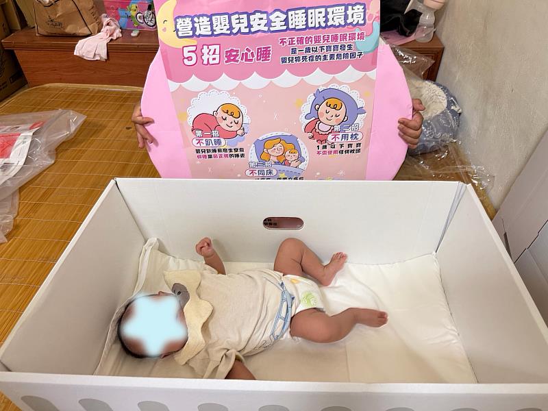 台東市衛生所攜手台東市國際同濟會、崇她社，捐贈芬蘭箱及嬰兒床墊。