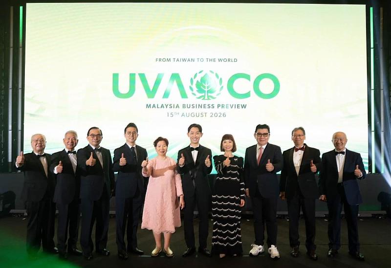葡萄王生技集團董事長曾盛麟、UVACO葡眾集團全球董事長曾張月、全球執行長曾美菁、馬來西亞總經理陳品諺及顧問團隊共同見證UVACO馬來西亞市場正式啟航。