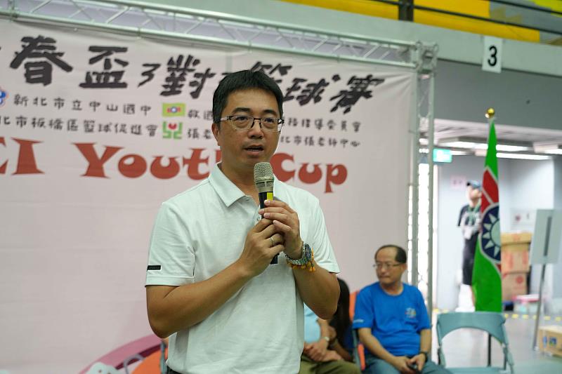 校長致詞。